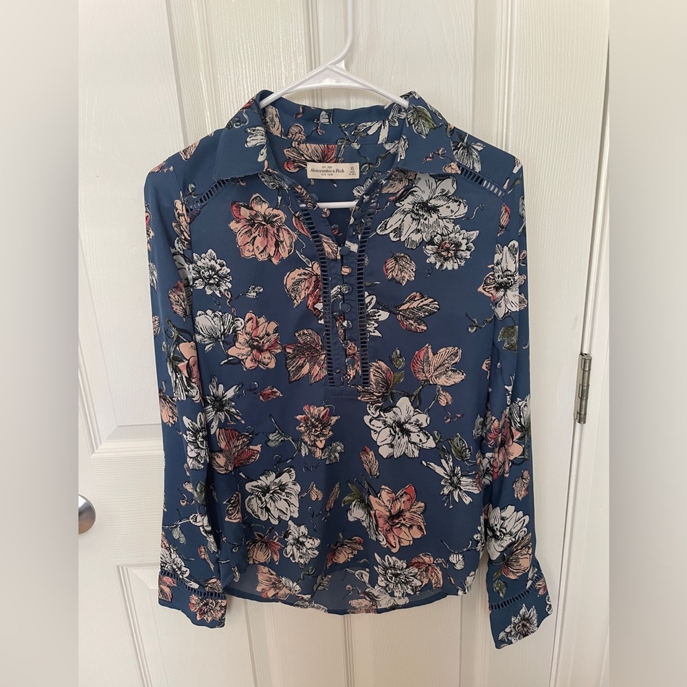 Abercrombie and Fitch Flora Print Blouse XS